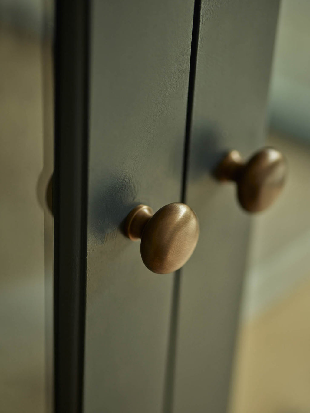 Grove Simple Knob, Large, Antique Brass