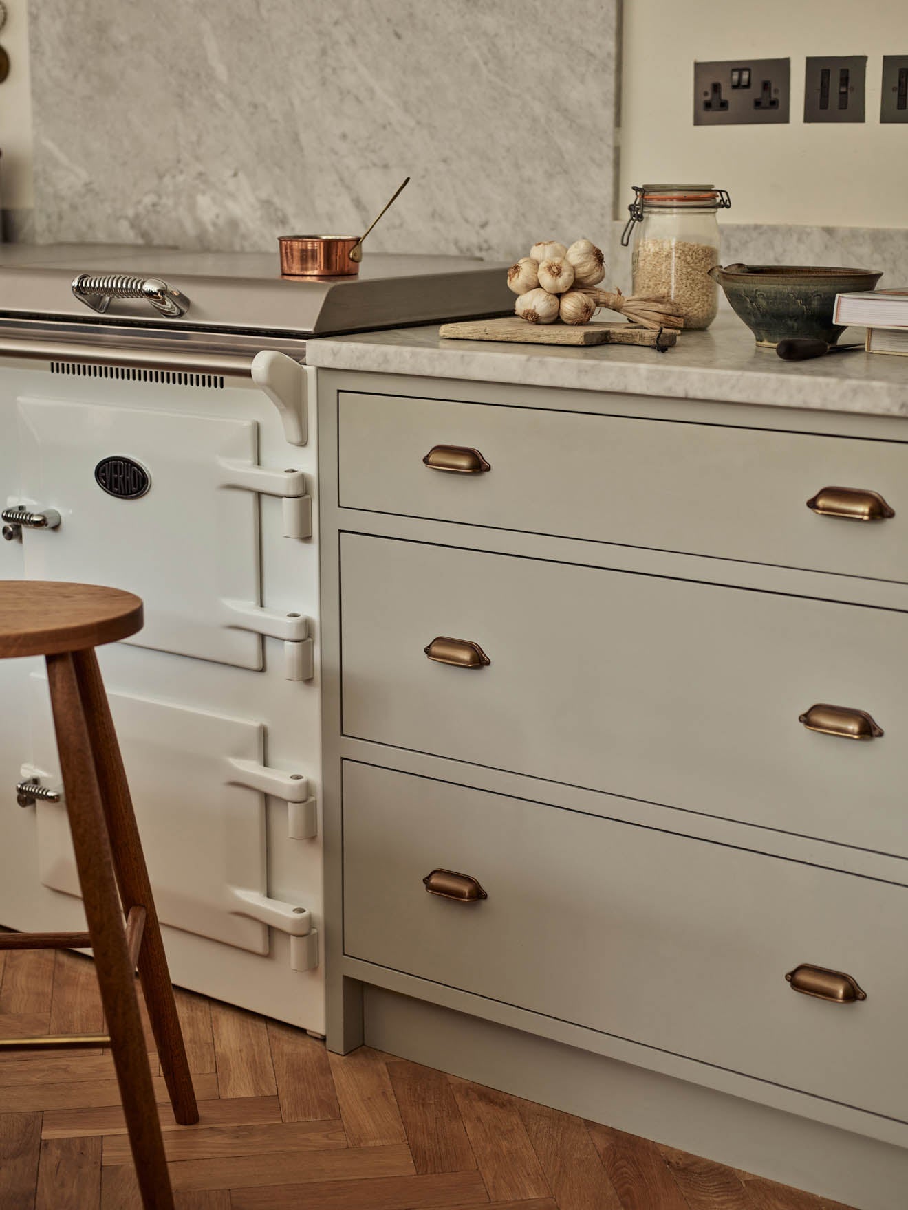 Grove Drawer Handle, Antique Brass