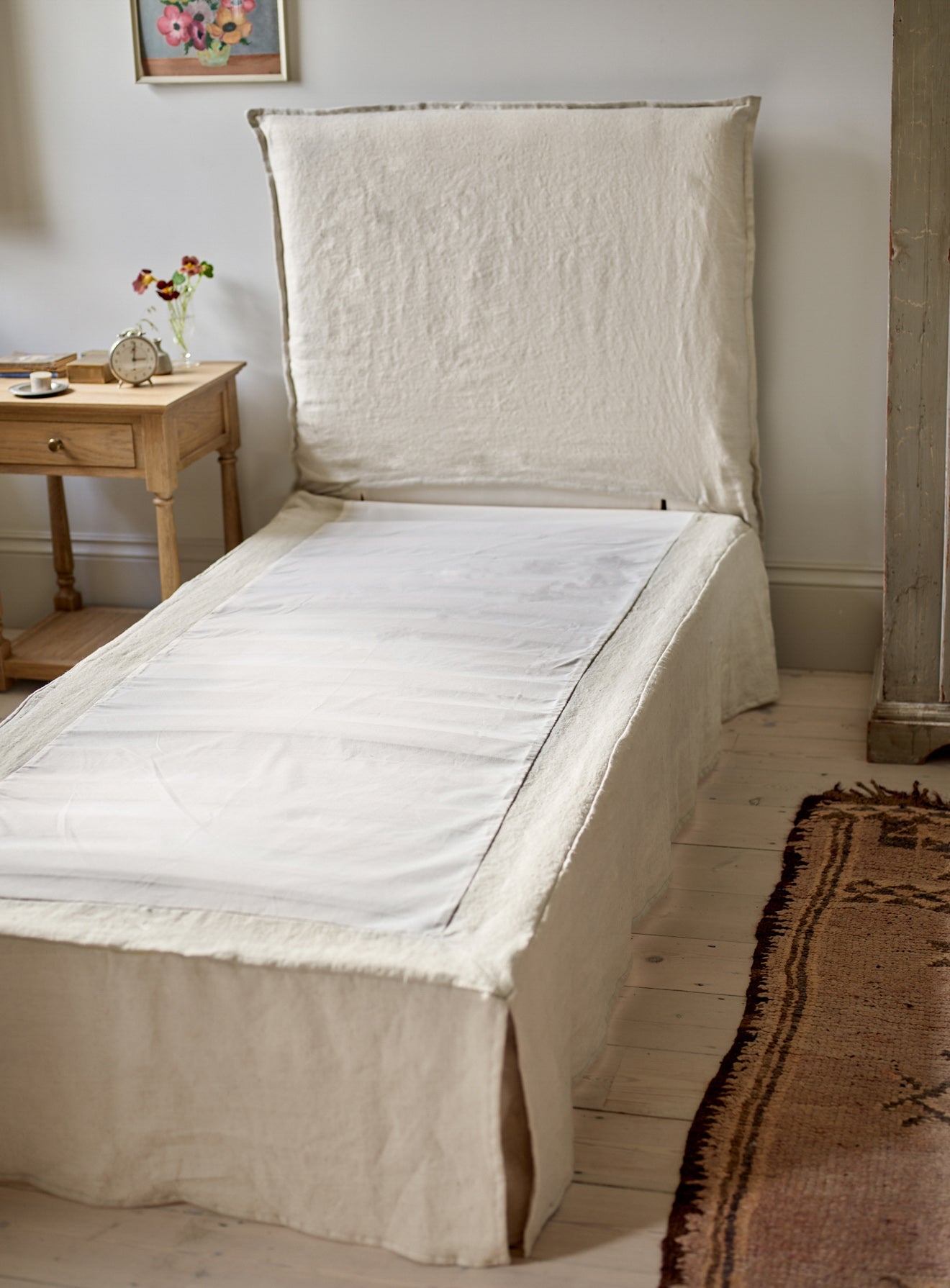 Mila Bed, Ecru Linen