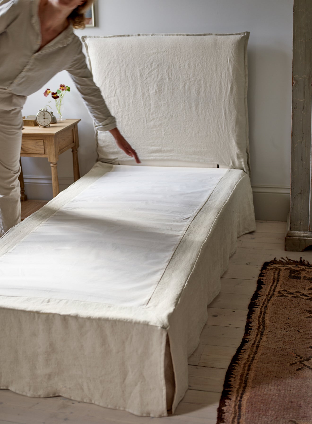 Mila Bed, Moss Linen