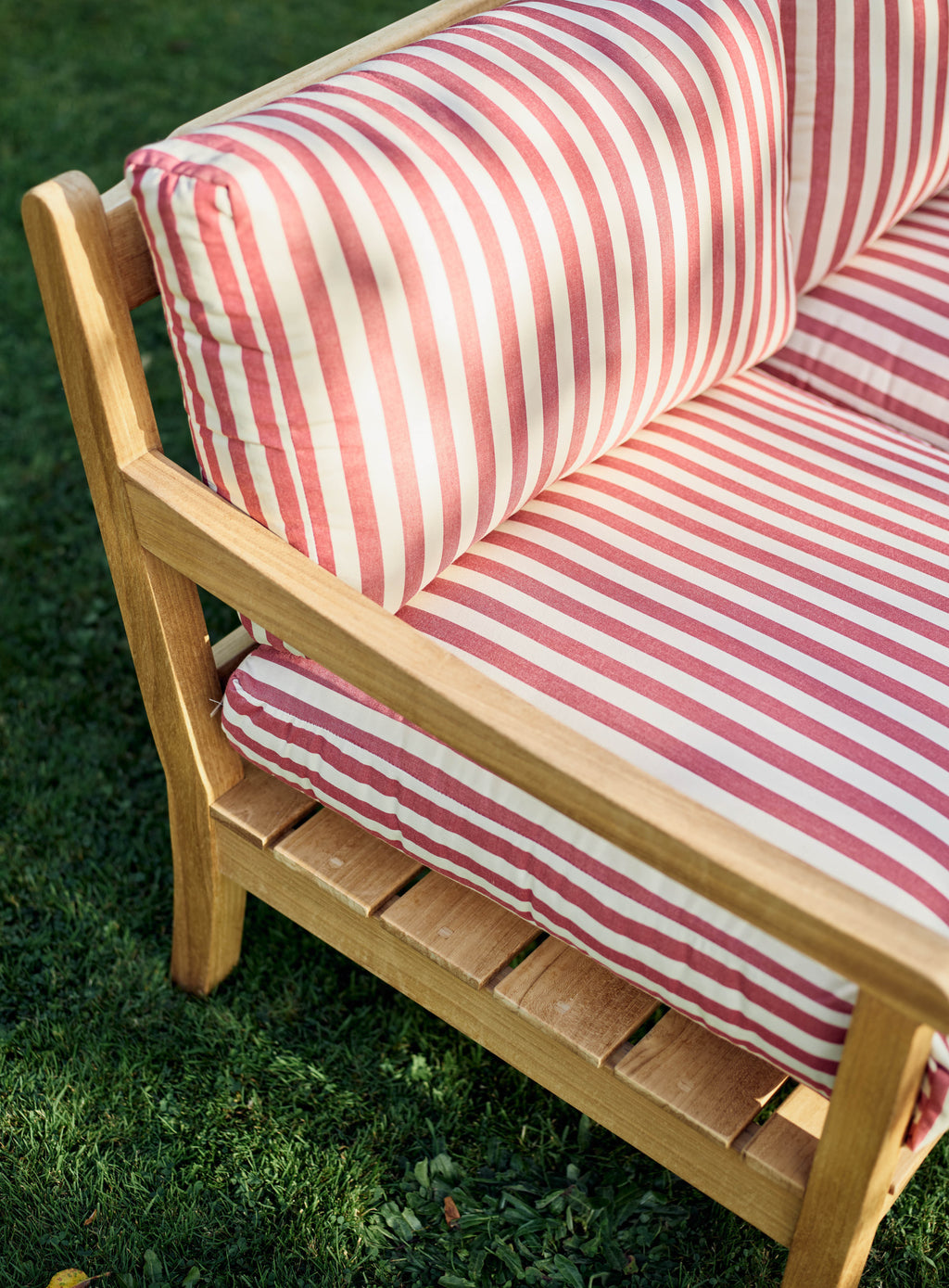 Emerson Garden Sofa, Fine Red Awning Stripe