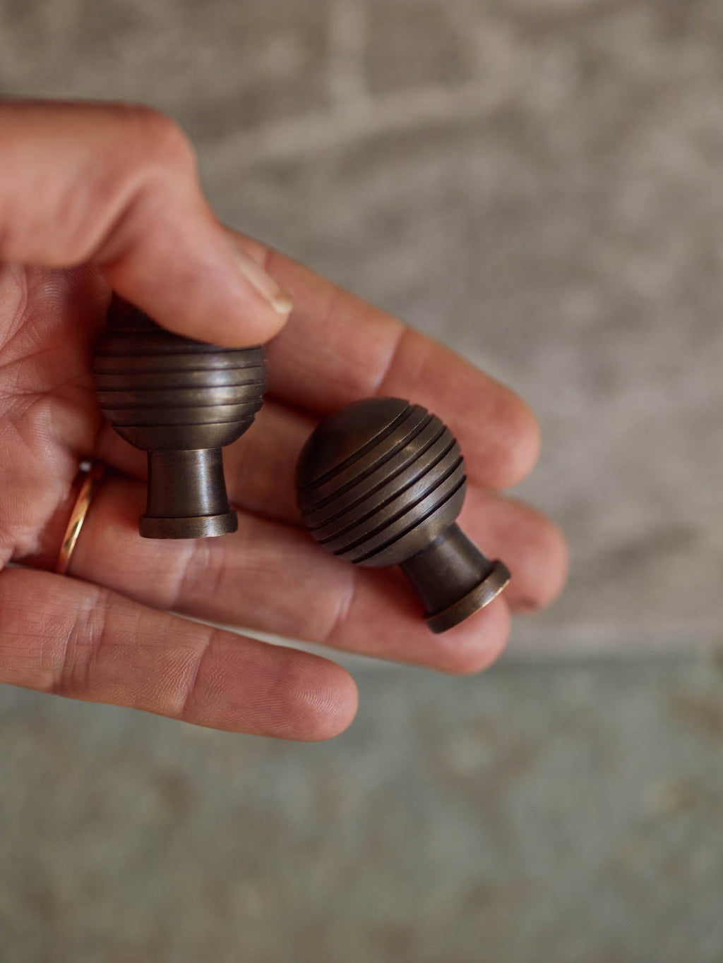 Grove Grooved Rounded Knob, Aged Bronze