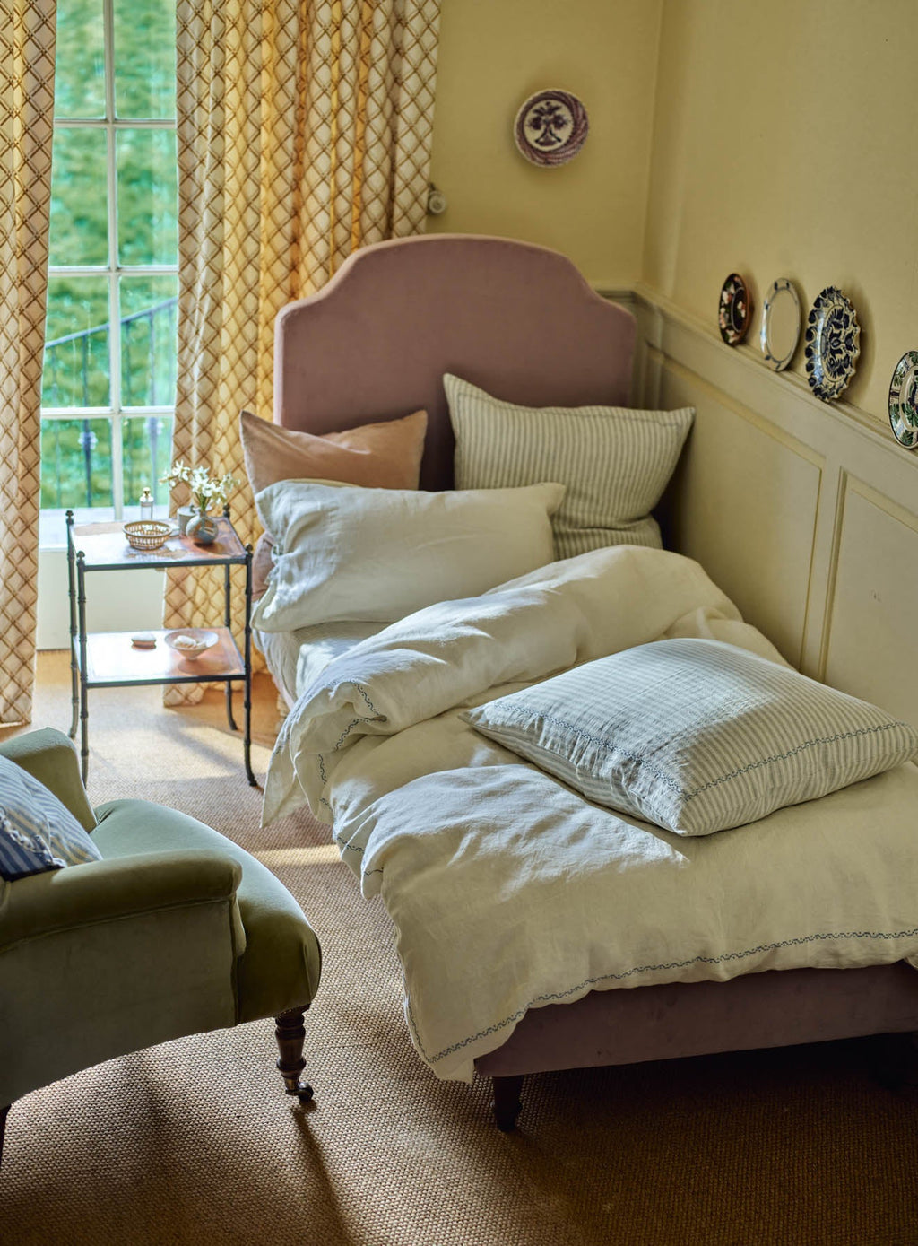 Sloane Bed, Clover Velvet