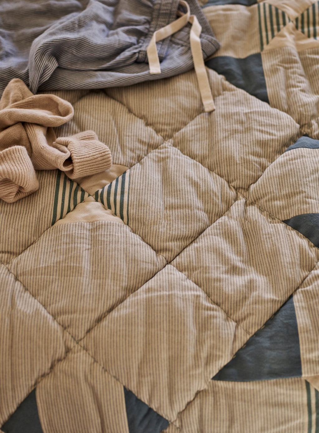 Lillie Cotton Patchwork Quilt, Dusky Blue