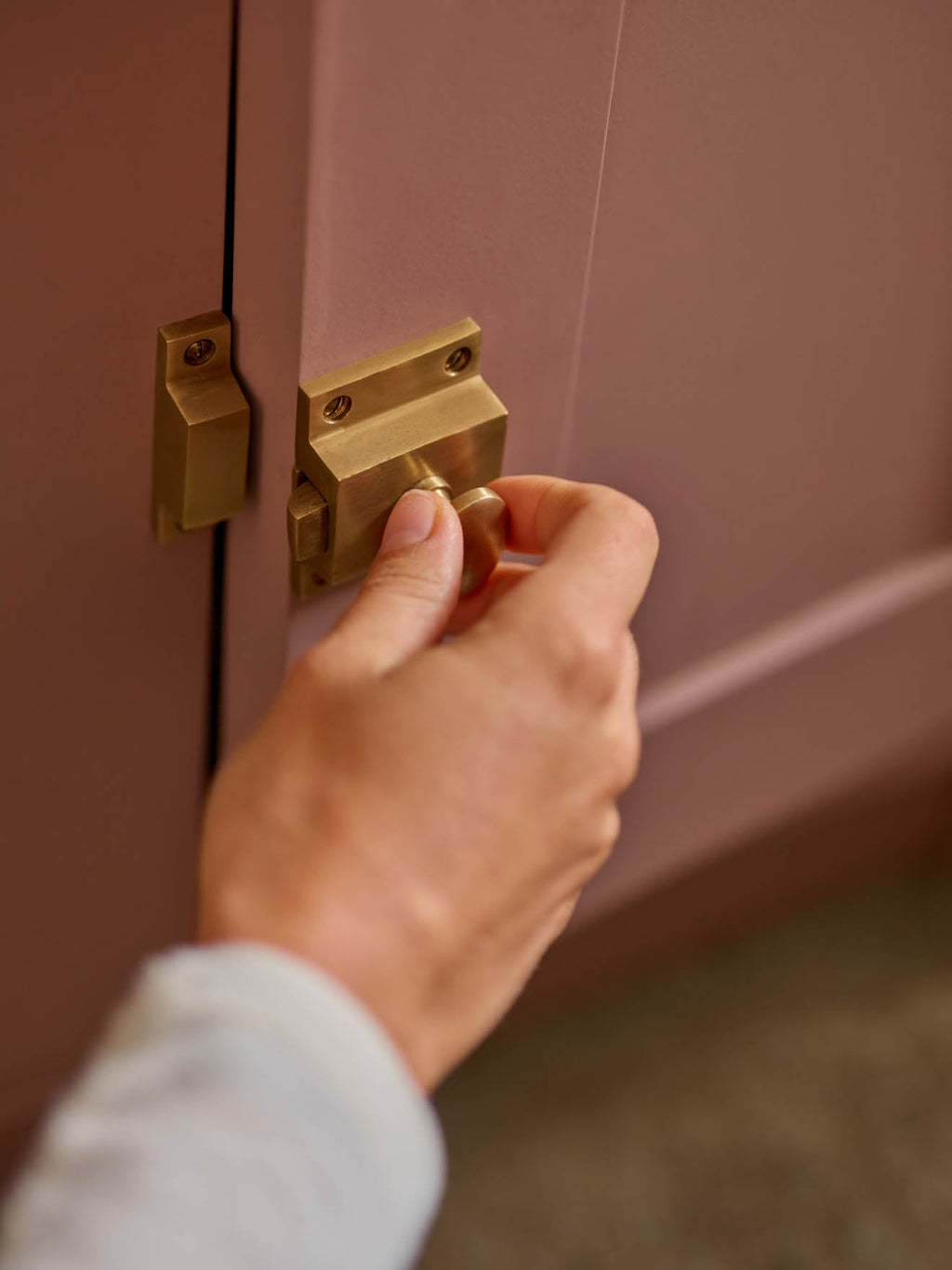 Grove Cabinet Latch, Matt Brass