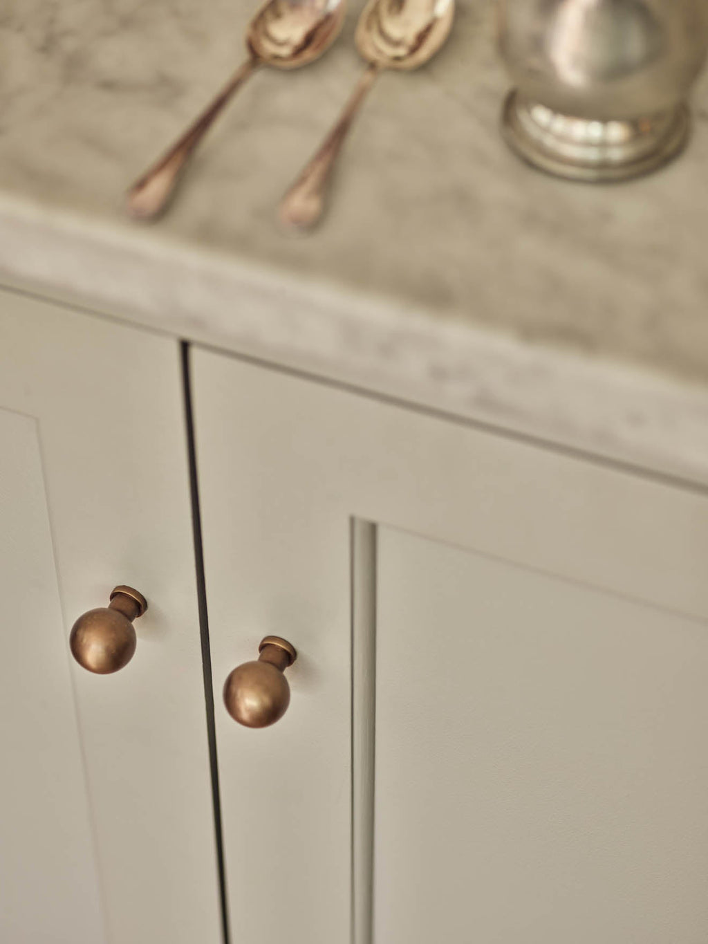 Grove Smooth Rounded Knob, Antique Brass