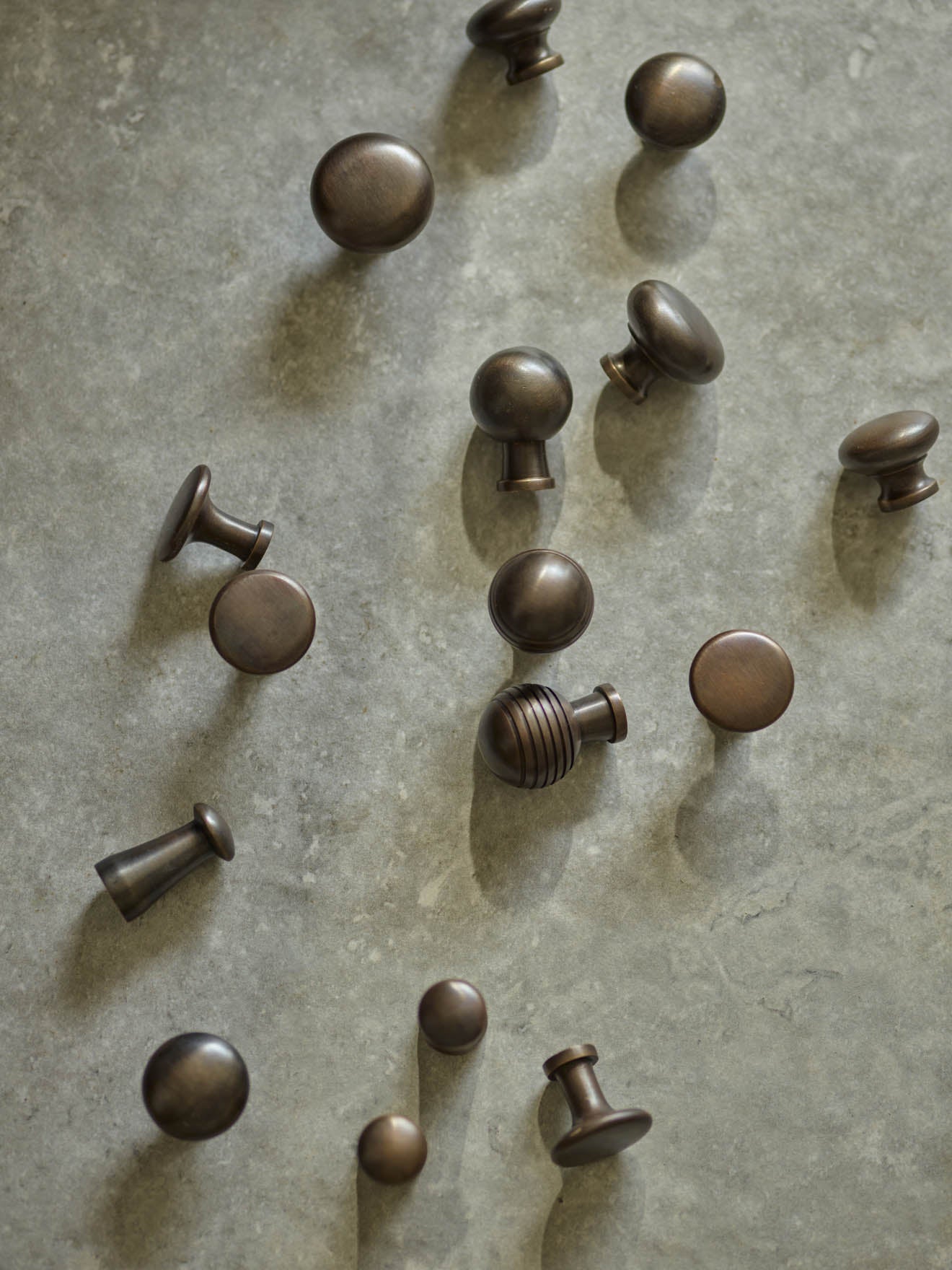 Grove Peg Knob, Aged Bronze