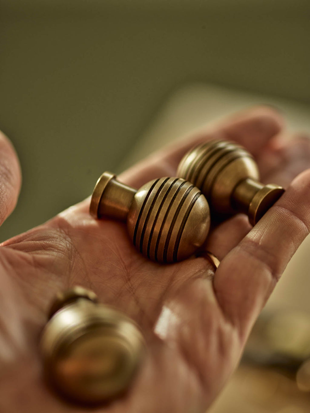 Grove Grooved Rounded Knob, Antique Brass