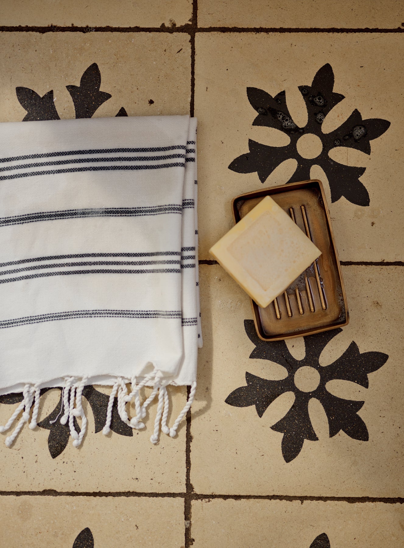 Bilton Soap Dish, Antique Brass