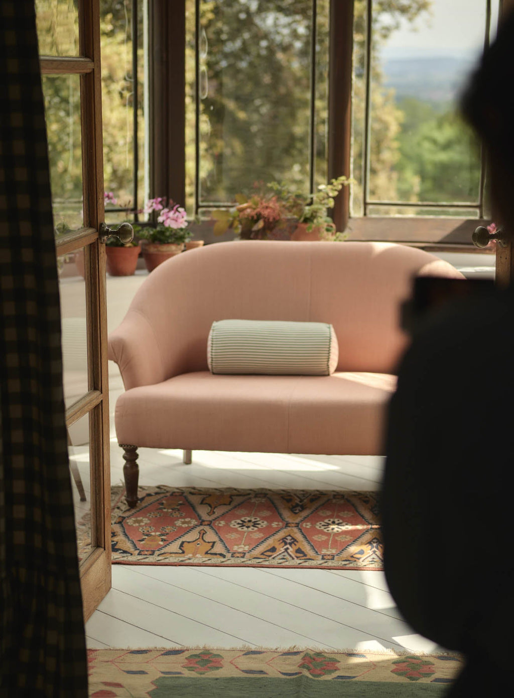 Clandon Sofa, Plaster Pink Linen