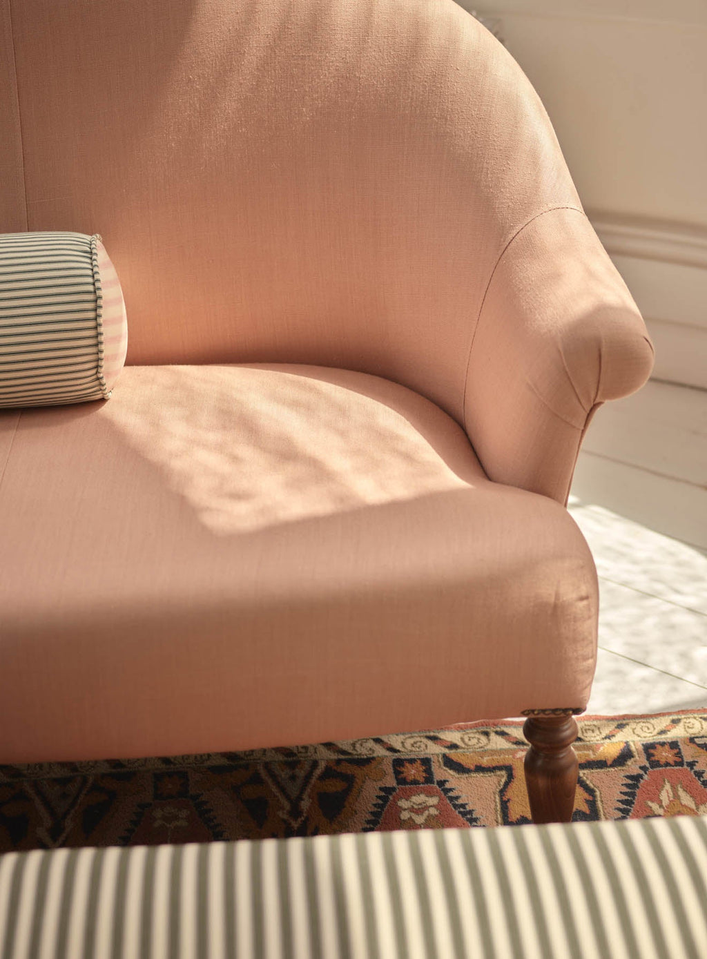 Clandon Sofa, Plaster Pink Linen