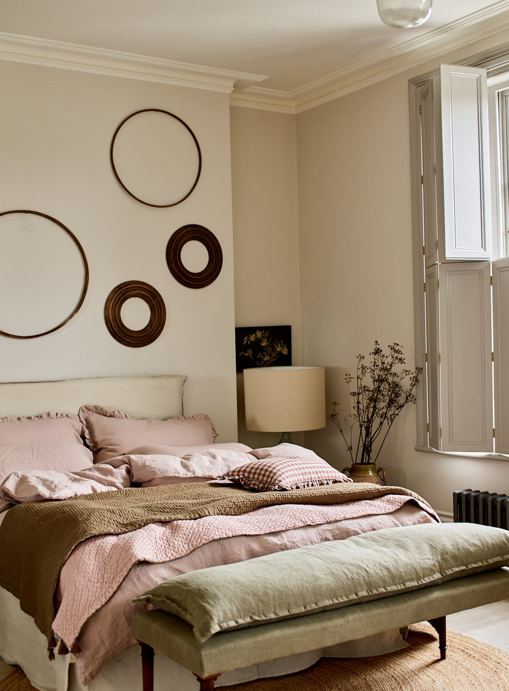 Mila Bed, Olive Linen