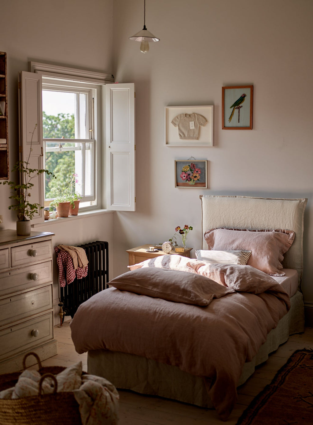 Mila Bed, Leaden Grey Linen