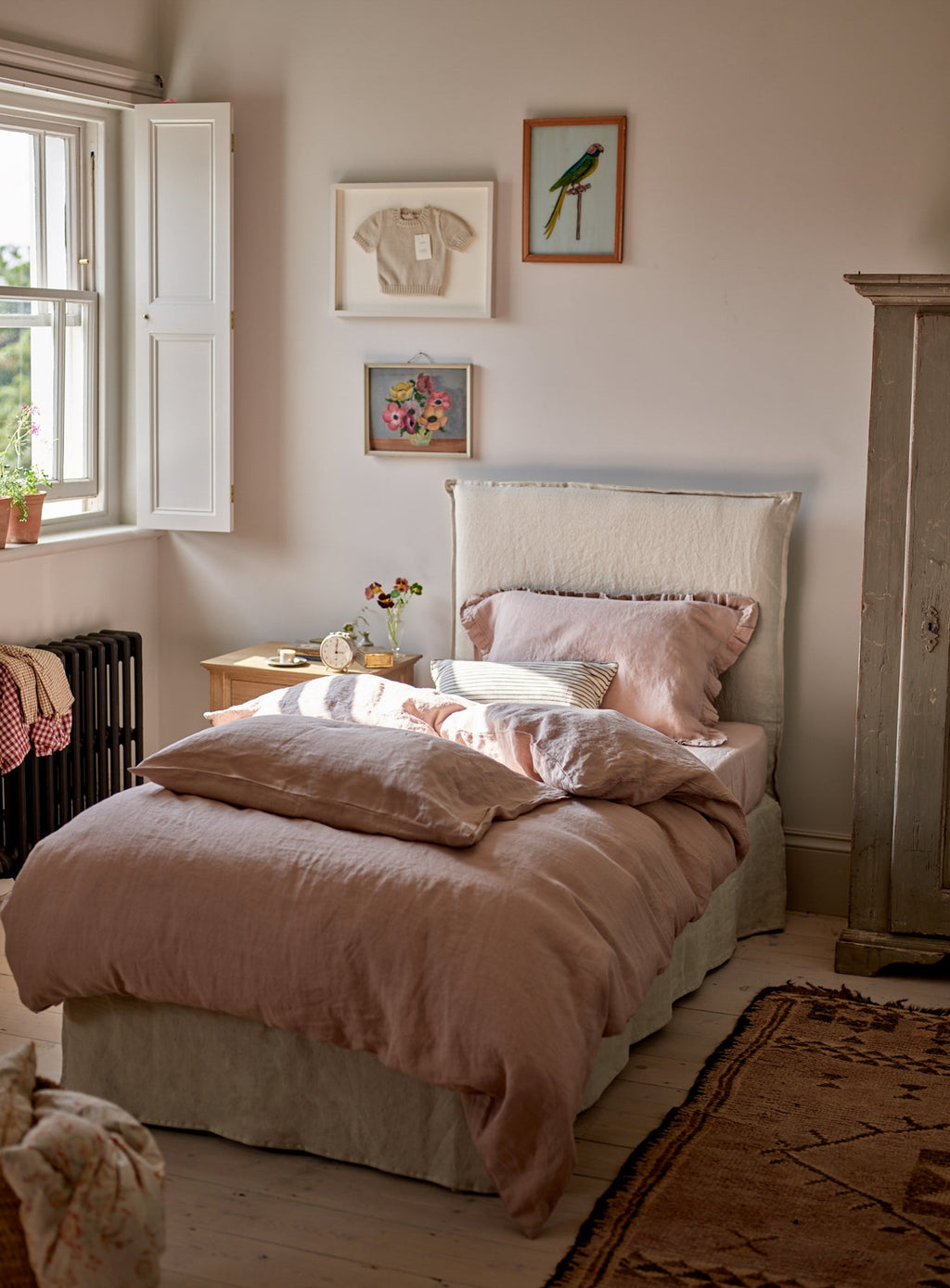 Mila Bed, Sage Stripe