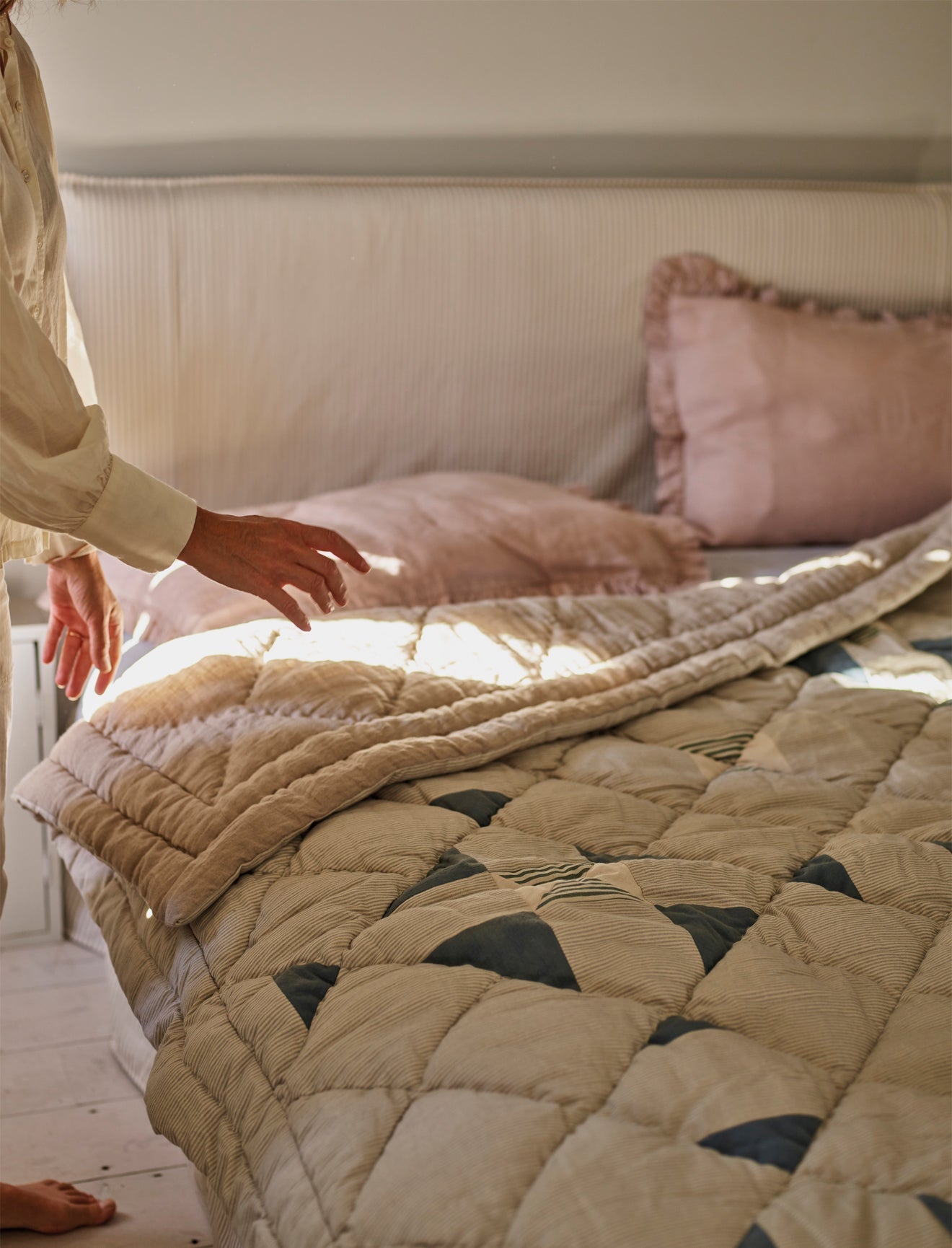 Mila Bed, Sage Stripe