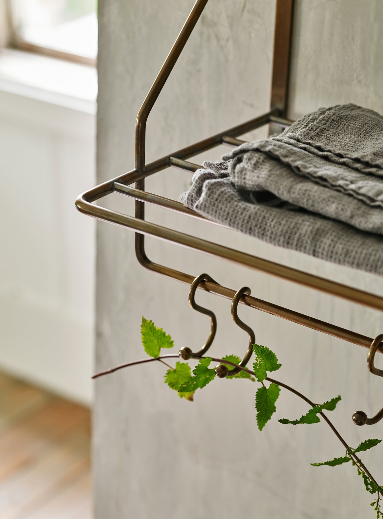 Bilton Towel Rack, Antique Brass